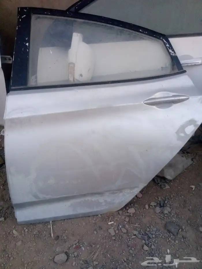 باب اللي خلف السائق لهونداي اكسنت موديل 2013 للبيع 2