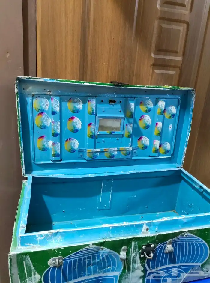 شنطه. تراث. قديم . منوعات.انتيك.متحف.مجلات.حديد.صندوق 2