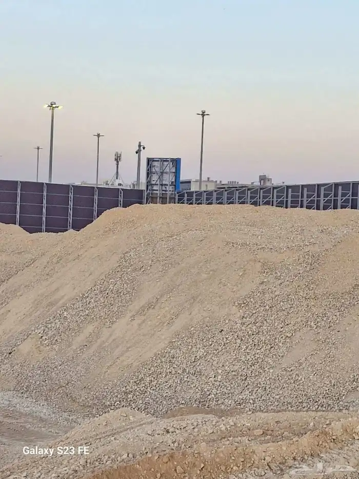 موجود بوكلين للايجار موجود دفان كسارة A1a دفان احمر نظيف رمل 3