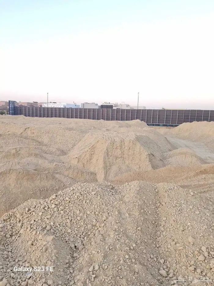 موجود بوكلين للايجار موجود دفان كسارة A1a دفان احمر نظيف رمل 4