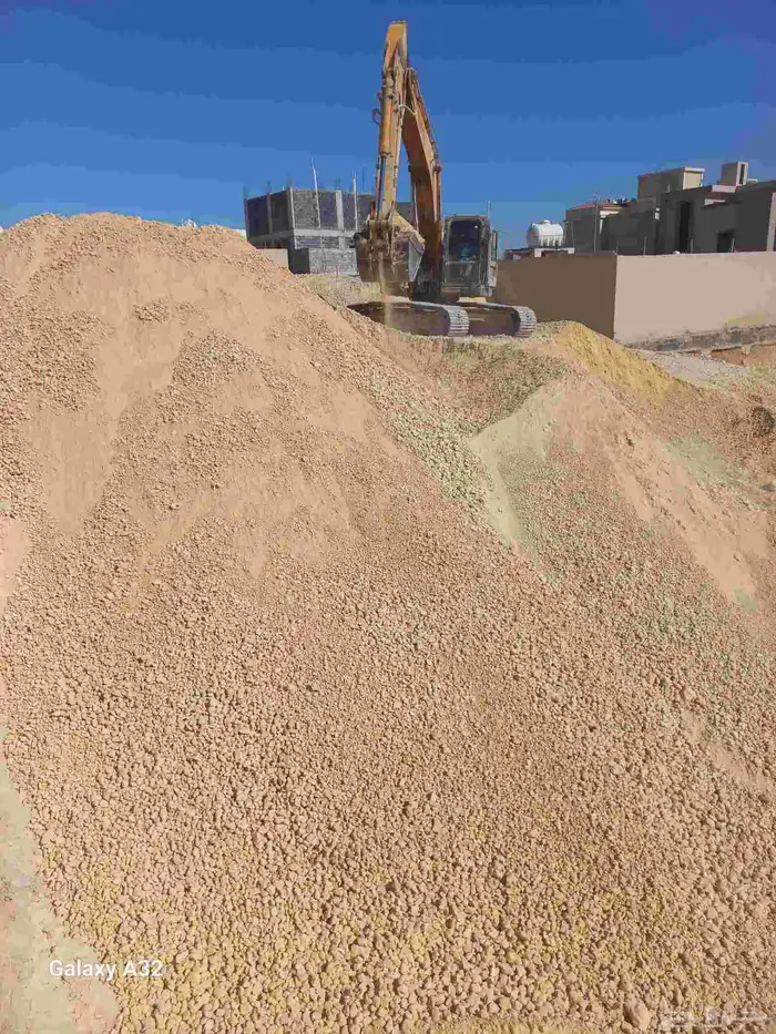 موجود بوكلين للايجار موجود دفان كسارة A1a دفان احمر نظيف رمل 1