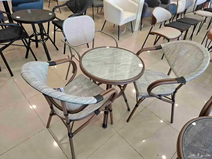 كراسي وطاولات خارجيه وداخليه 0