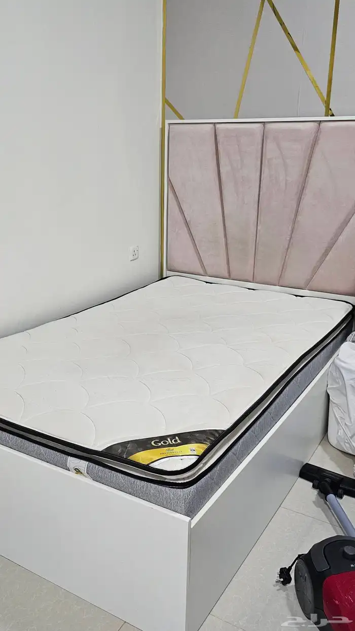 سرير ومرتبة Bed and mattress 0