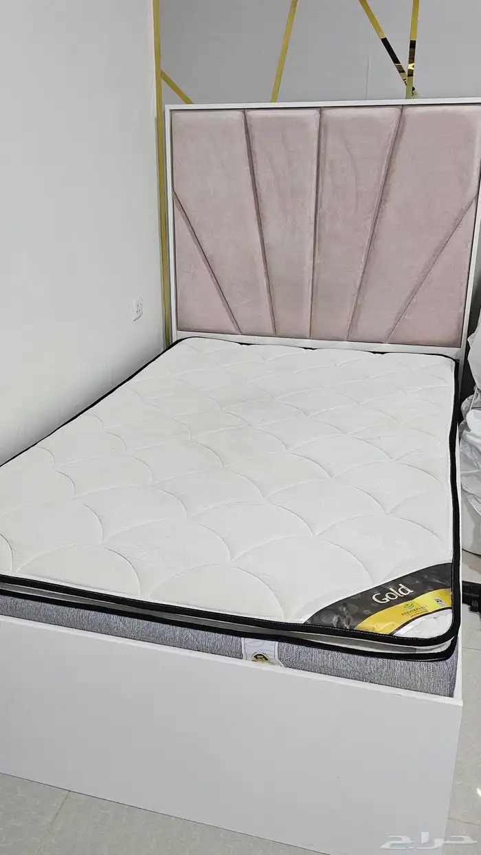 سرير ومرتبة Bed and mattress 1