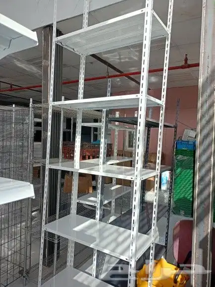 يوجد لدينا كاشيرات وارفف مستودعات ومحلات وكروم 2