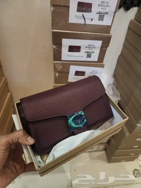 يوجد لدينا جميع انوع الشنط جمله وقطاعي 1