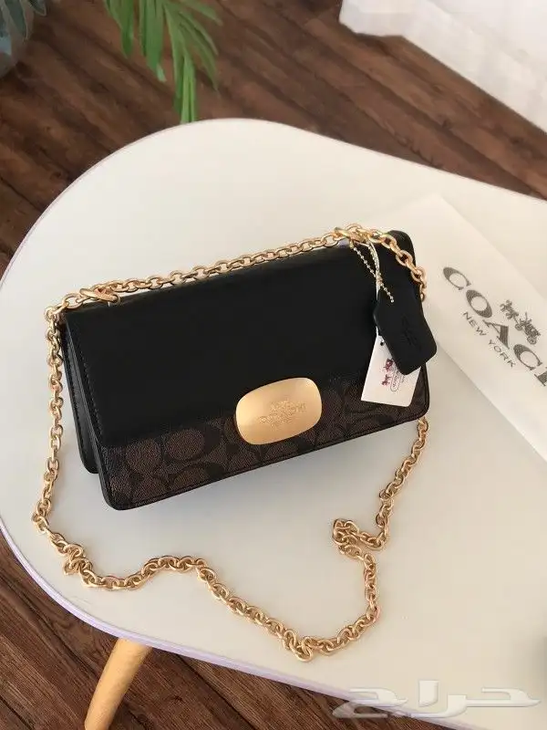 يوجد لدينا جميع انوع الشنط جمله وقطاعي 8