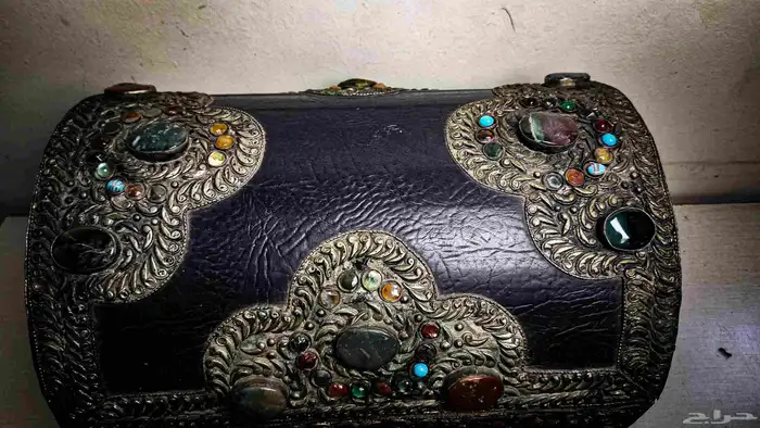 صندوق الأحجار الكريمة والفضة عمرها فوق ال 70 سنة 9