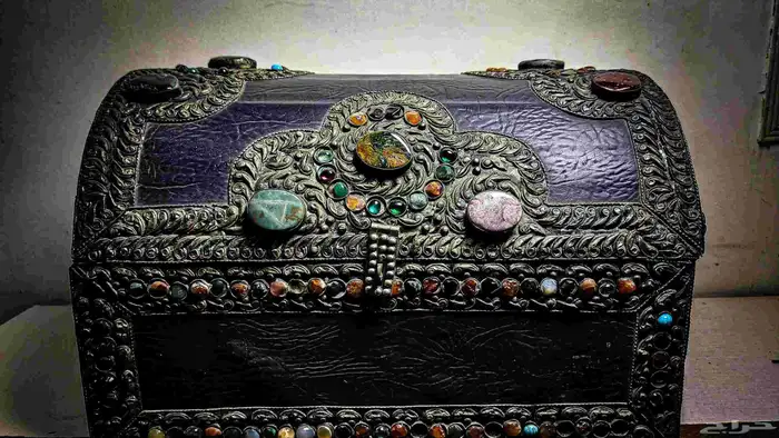 صندوق الأحجار الكريمة والفضة عمرها فوق ال 70 سنة 5