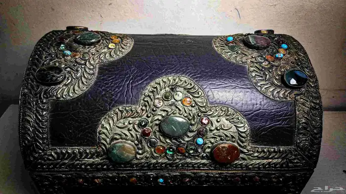 صندوق الأحجار الكريمة والفضة عمرها فوق ال 70 سنة 8