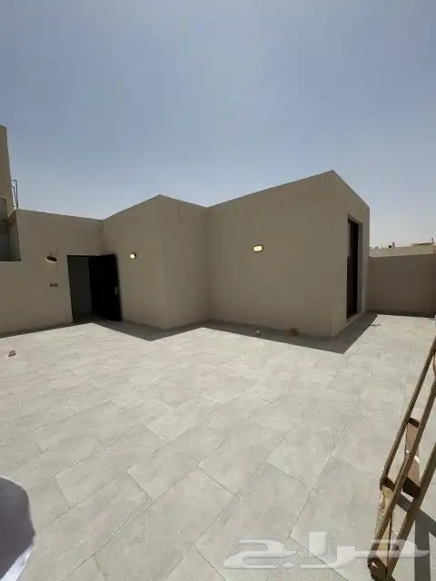 للبيع دور علوي مع سطح حي طويق 5