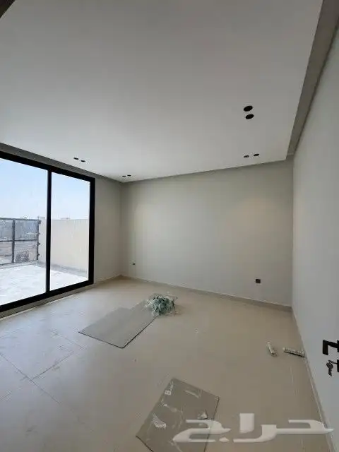للبيع دور علوي مع سطح حي طويق 4