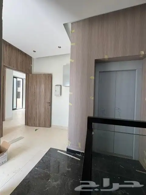 للبيع دور علوي مع سطح حي طويق 3