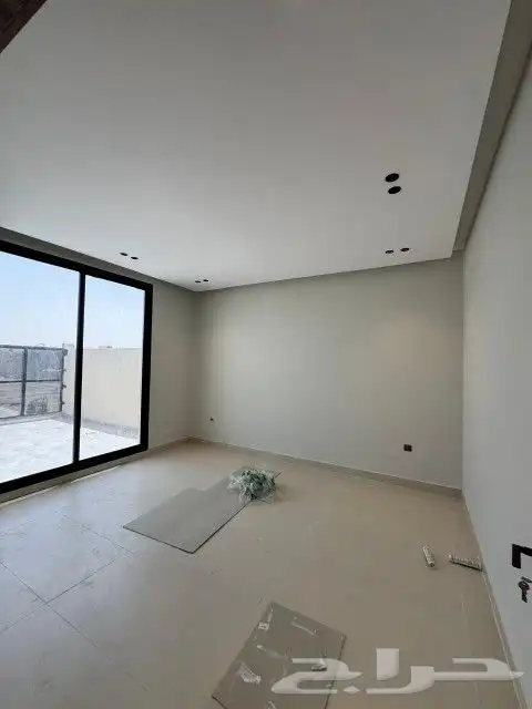 للبيع دور علوي مع سطح حي طويق 2
