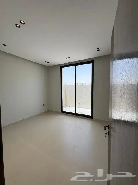 للبيع دور علوي مع سطح حي طويق 6