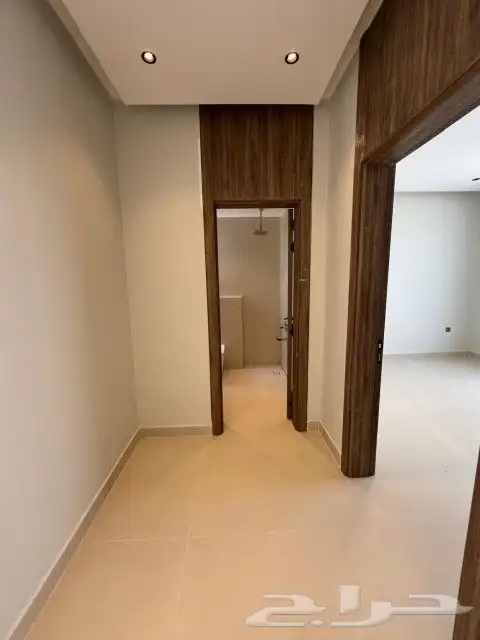 للبيع دور علوي مع سطح حي طويق 9