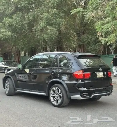 بي ام دبليو x5 2011 حالة نظيفة ممشى قليل 9