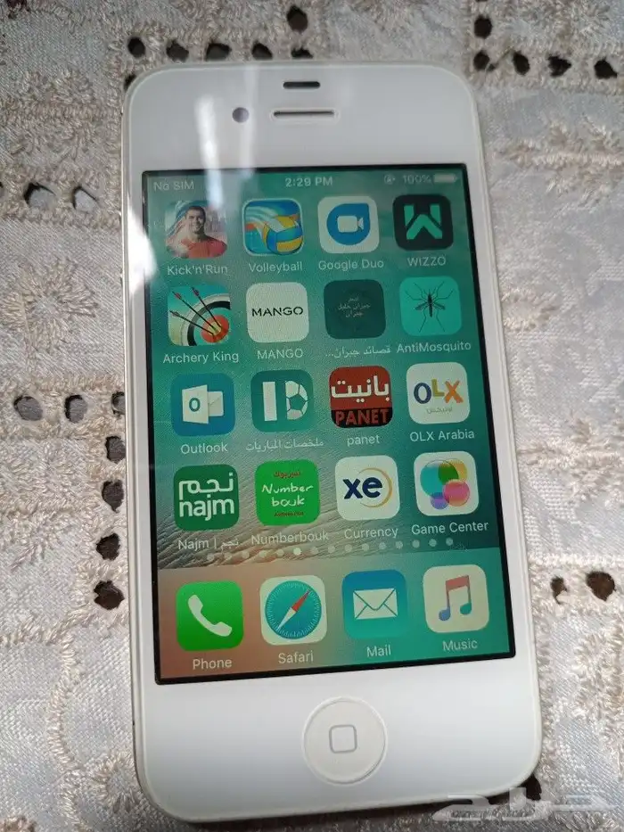 ايفون 4s ابيض ذاكرة 64 جيجا نظيف جدا مخزن علي أيامه 5