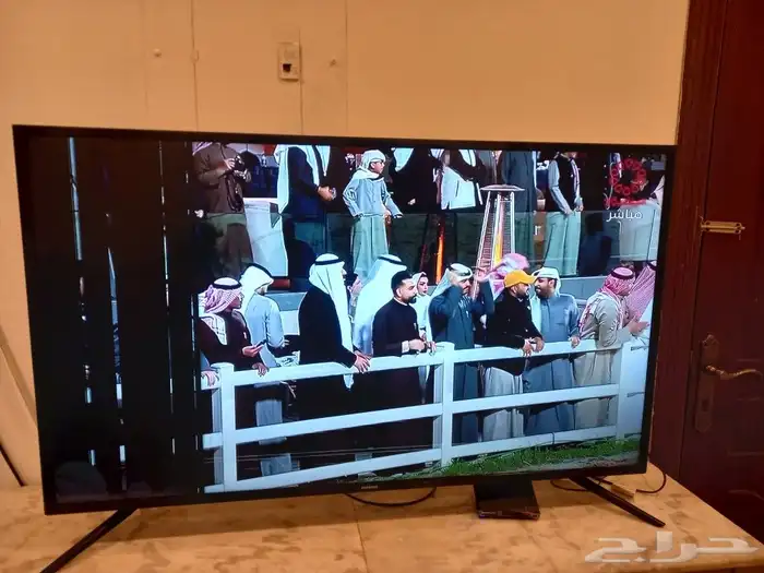 شاشة تليفزيون فيها كسر 0