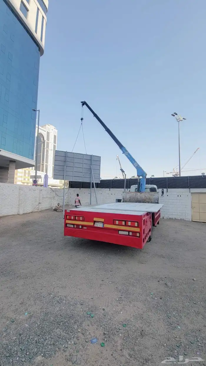سطحه ونش لنقل البركسات والثلاجات والمولدات والخزانات والبلاط 1