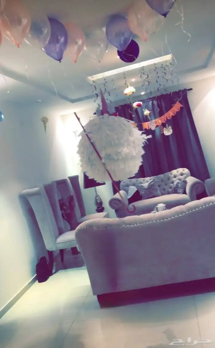 طقم كنب ضيوف فاخر أنيق 9 مقاعد من ميداس مع طاولات 4