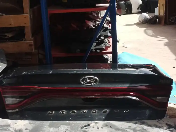 يوجد لدينا شنطة ازيرا 2018___2020 اصلي وكالة مستخدم نظيف 0