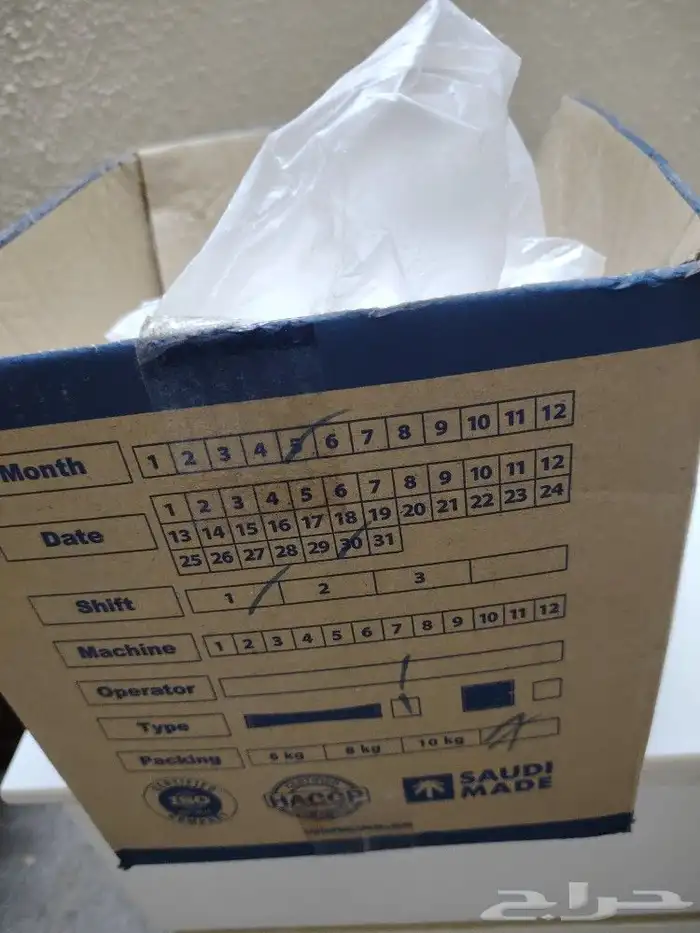 سكر ابيض للبيع يوجد 4كراتين 1