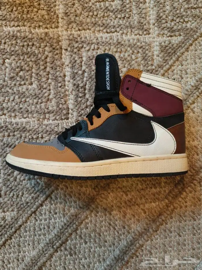 nike blazer mid 77 مستخدمه اصليه مع nike x travis scott 8