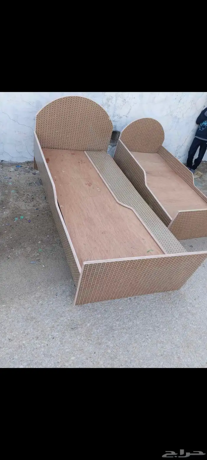 سراير مكينه خياطه وطاوله وكراسي وفرشه للبيع على السوم 5