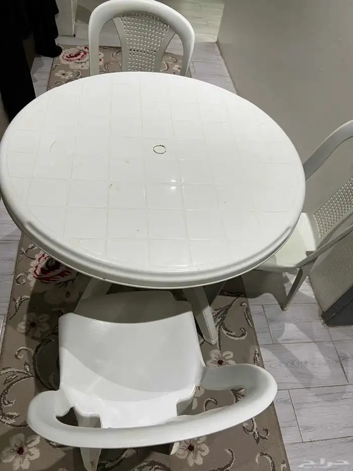 سراير مكينه خياطه وطاوله وكراسي وفرشه للبيع على السوم 0