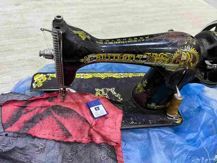 سراير مكينه خياطه وطاوله وكراسي وفرشه للبيع على السوم 3