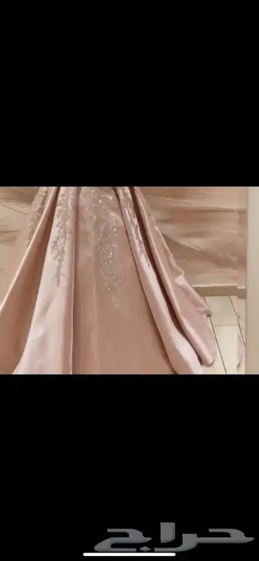 فستان للبيع ملبوس مره واحده المقاس يلبس s و xs سبب البيع ما 1