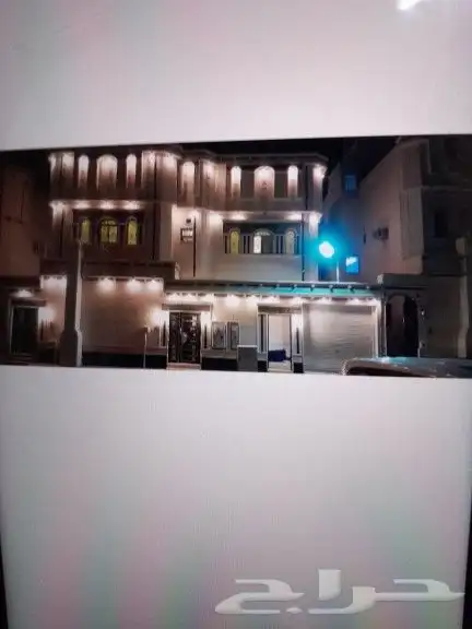 للبيع شقه مع سطح كبير الرياض حي الجنادرية المعالي 0