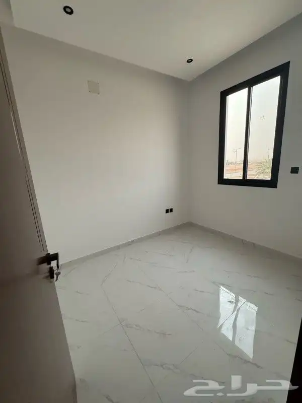للبيع فيلا دبلكس درج داخلي حي الرمال تنال 7