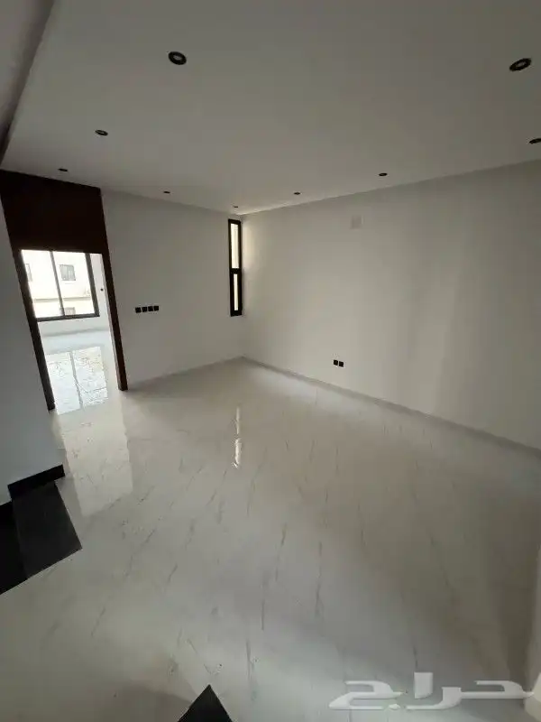 للبيع فيلا دبلكس درج داخلي حي الرمال تنال 4
