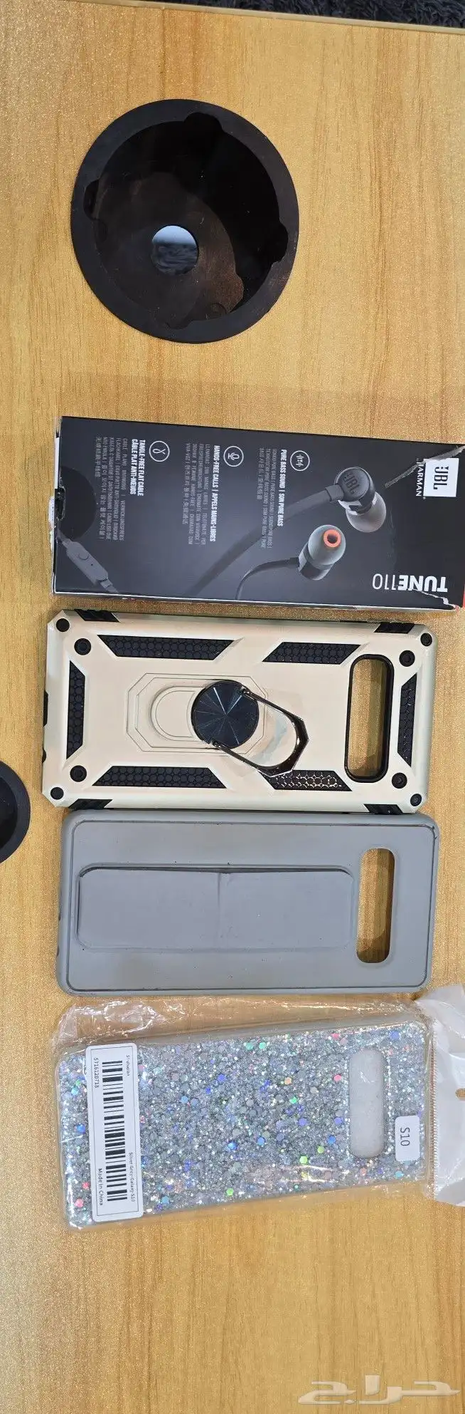 ثلاث جرابات مع سماعه جديده من جرير لجوال سامسونق S10 0