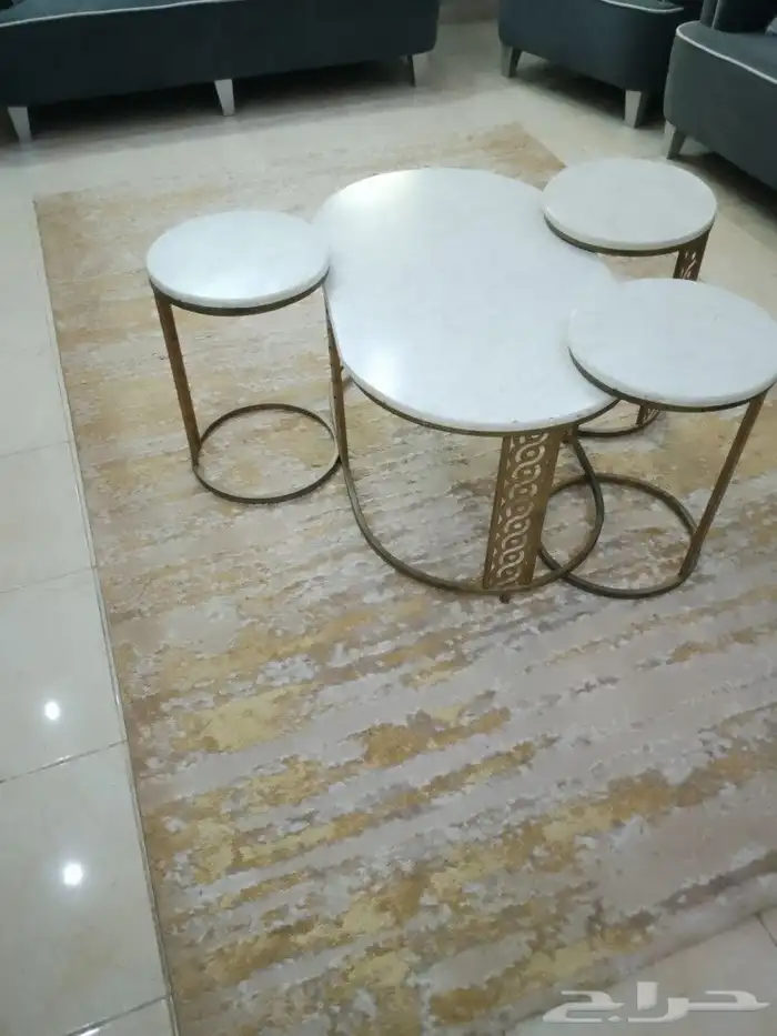 طاولات و موكيته و الاله قهوه 0