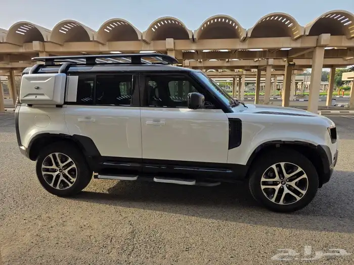 للبيع لاند روفر ديفندر 110 بودي وكالة 2023 10