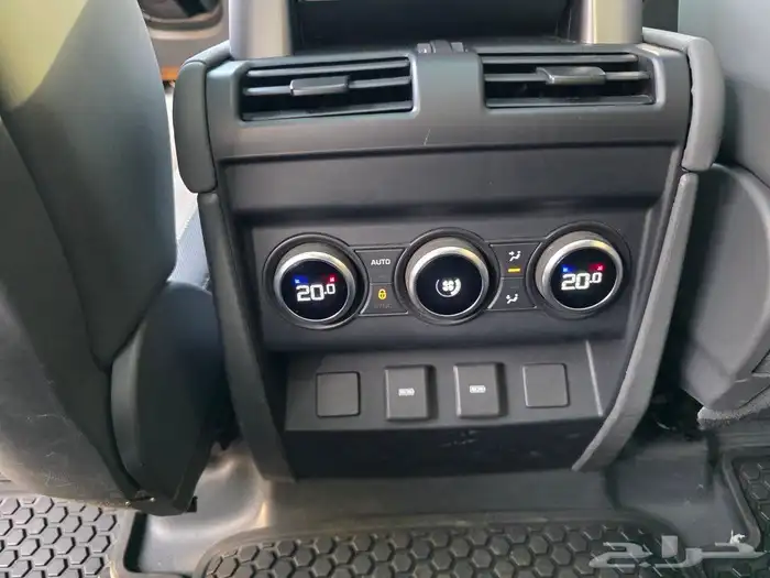 للبيع لاند روفر ديفندر 110 بودي وكالة 2023 38