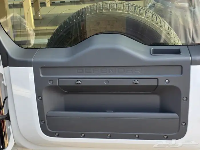 للبيع لاند روفر ديفندر 110 بودي وكالة 2023 33