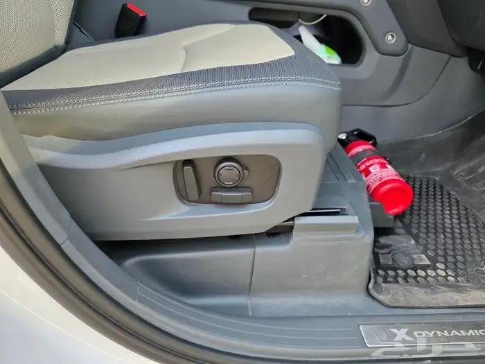 للبيع لاند روفر ديفندر 110 بودي وكالة 2023 51