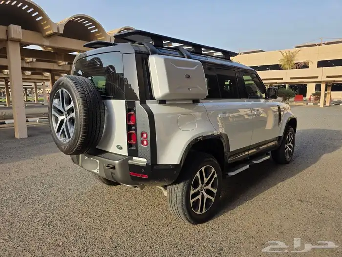 للبيع لاند روفر ديفندر 110 بودي وكالة 2023 15