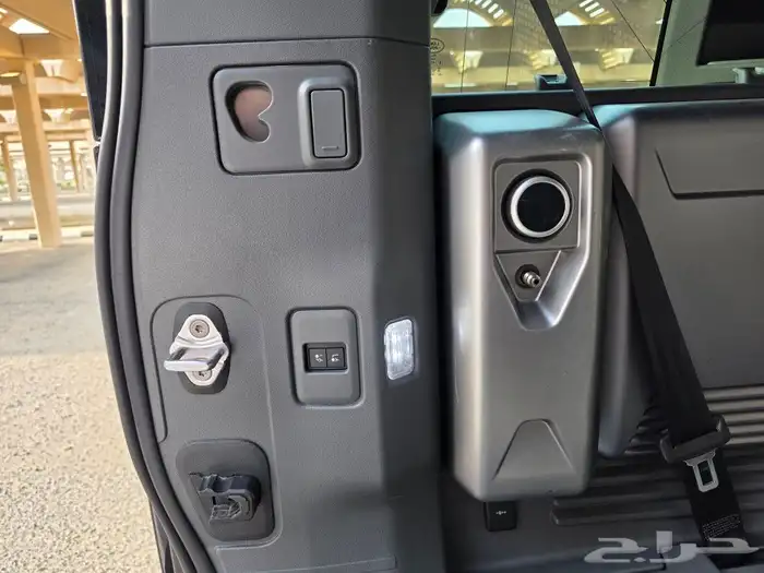 للبيع لاند روفر ديفندر 110 بودي وكالة 2023 27