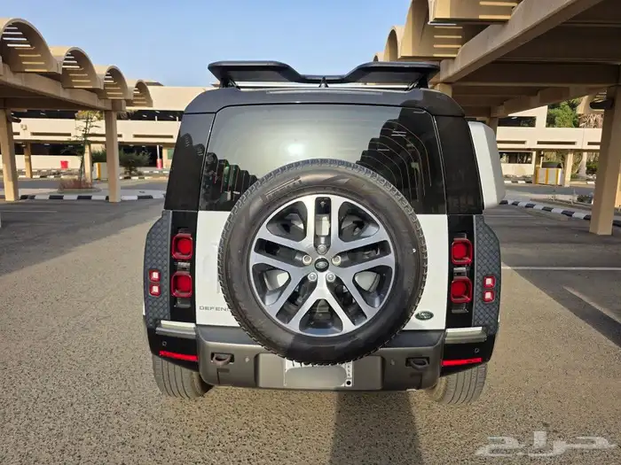 للبيع لاند روفر ديفندر 110 بودي وكالة 2023 5