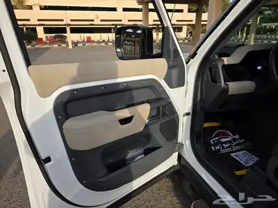 للبيع لاند روفر ديفندر 110 بودي وكالة 2023 35