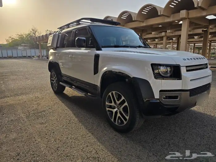 للبيع لاند روفر ديفندر 110 بودي وكالة 2023 14