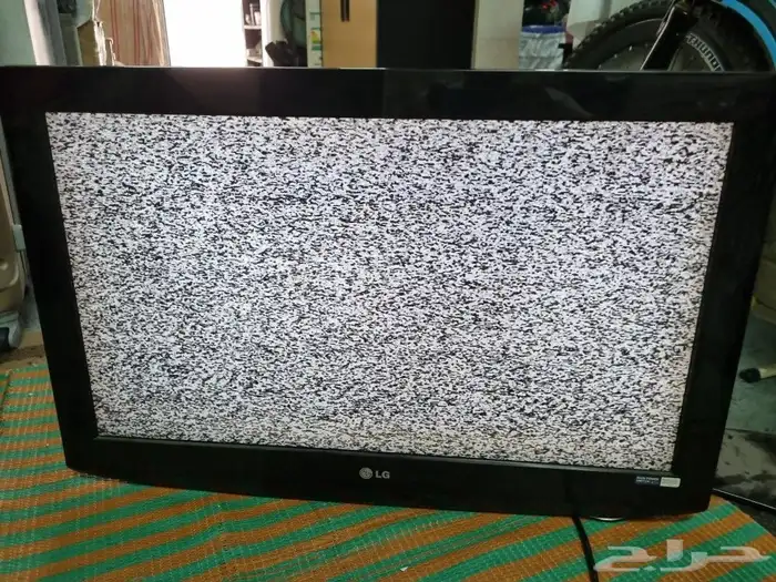 شاشة الي جه 32بوص عادي مش اسمارت 200ريال ومكنسه 100 7