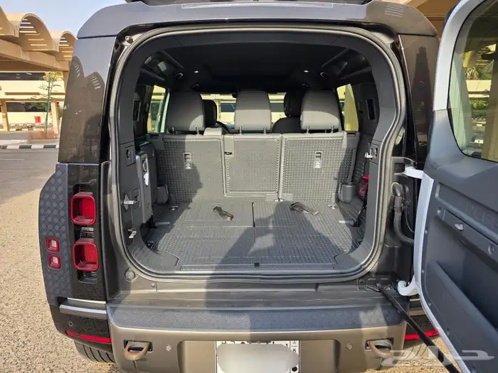 للبيع لاند روفر ديفندر 110 بودي وكالة 2023 25