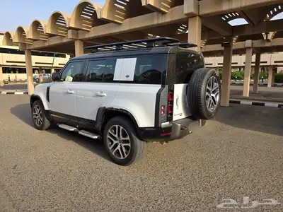 للبيع لاند روفر ديفندر 110 بودي وكالة 2023 7