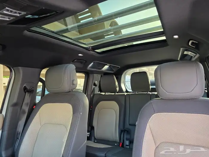 للبيع لاند روفر ديفندر 110 بودي وكالة 2023 40